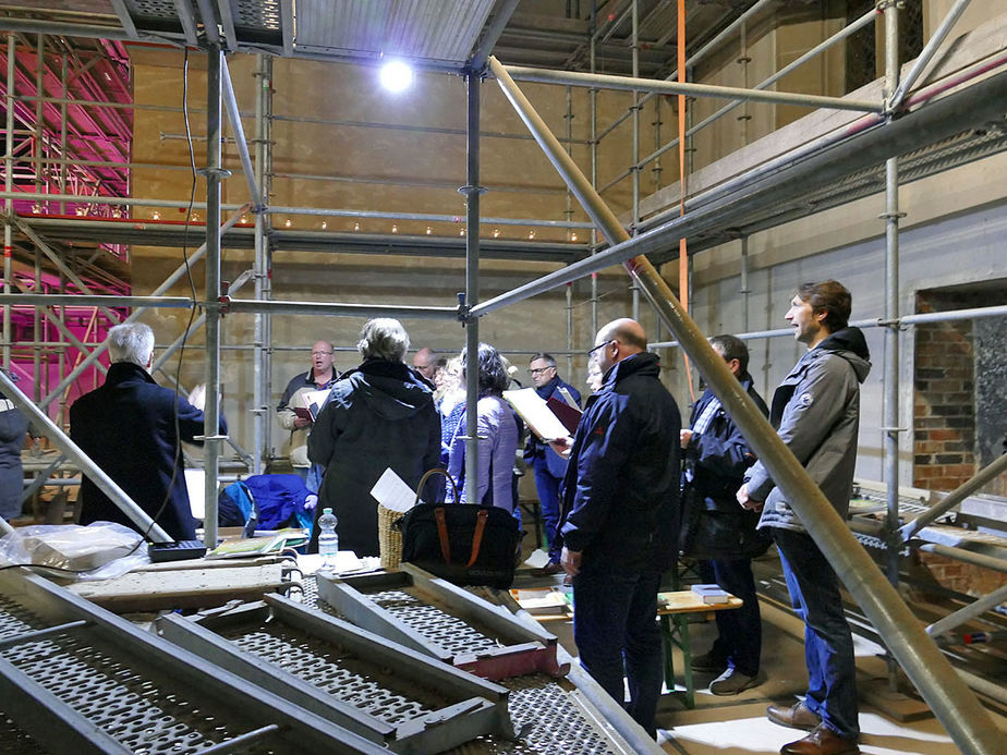 Heilige Messe auf der Baustelle zum 4. Advent (Foto: Karl-Franz Thiede)